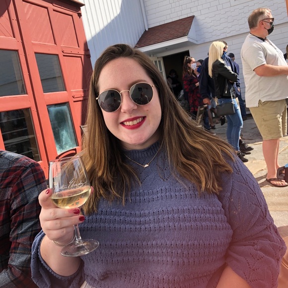 Meet your Posher, Jenni - Picture 1 of 1